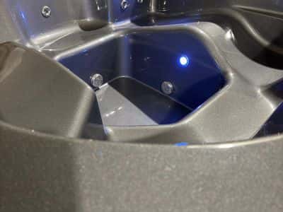 Quadratischer Hot Tub mit Liegesitz 220 cm 9