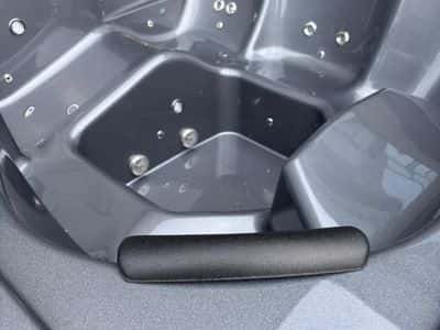 Quadratischer Hot Tub mit Liegesitz 220 cm 14
