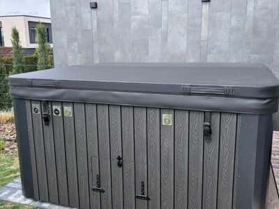 Quadratischer Hot Tub WPC 220 cm 3