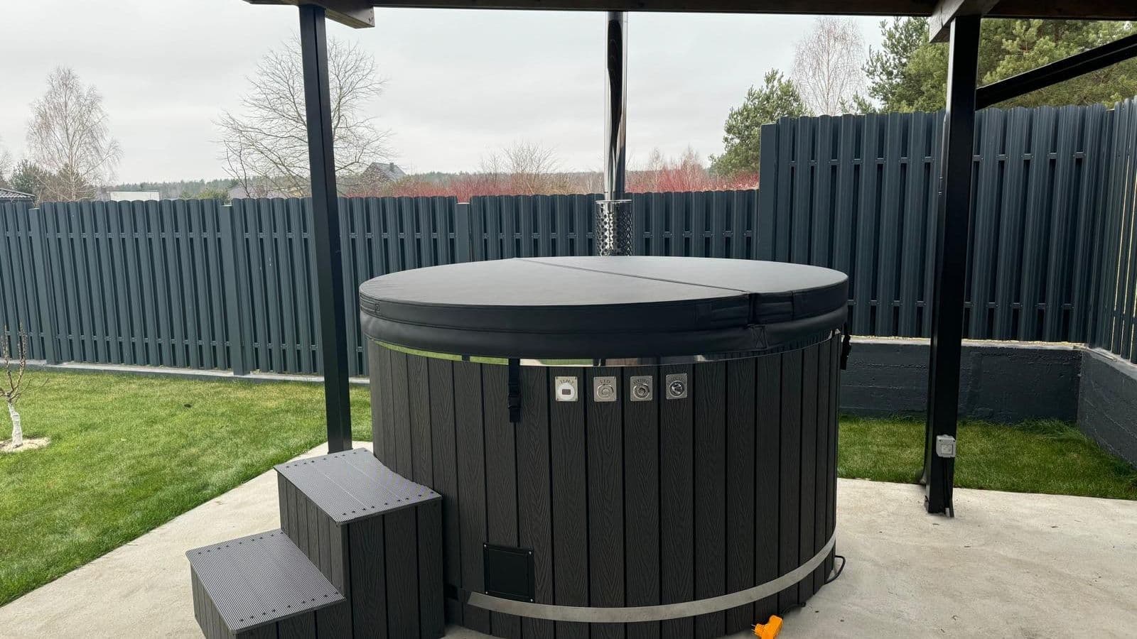 Hot Tub Ø 185–200 cm mit integriertem Ofen