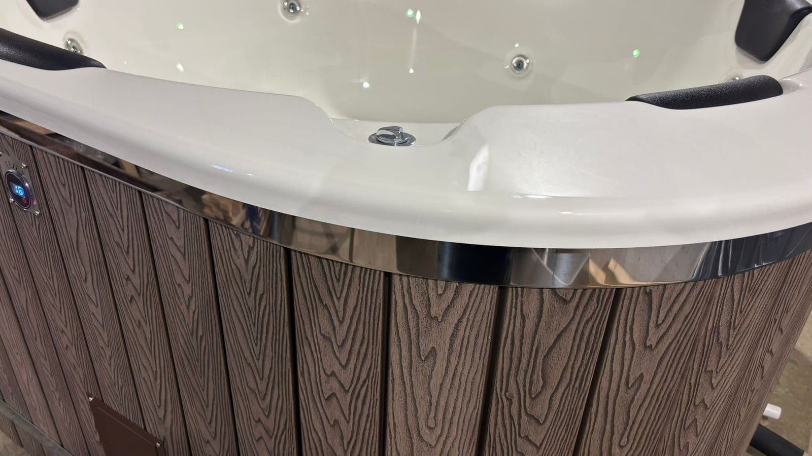 Quadratischer Hot Tub Thermoholz 220 cm