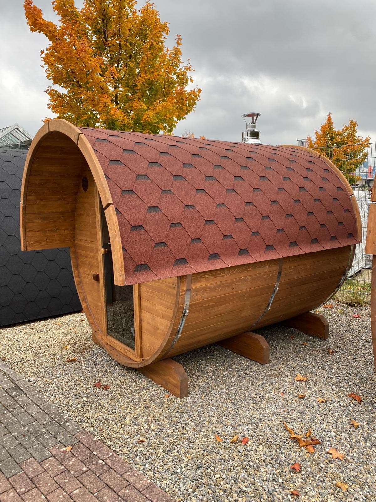 Fass-Sauna im Garten — Biber Wellness Welt